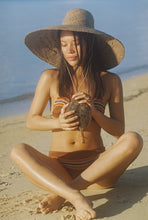 Load image into Gallery viewer, The Beachwood