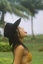 Load image into Gallery viewer, The Goldfinger - Black
