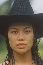 Load image into Gallery viewer, The Goldfinger - Black
